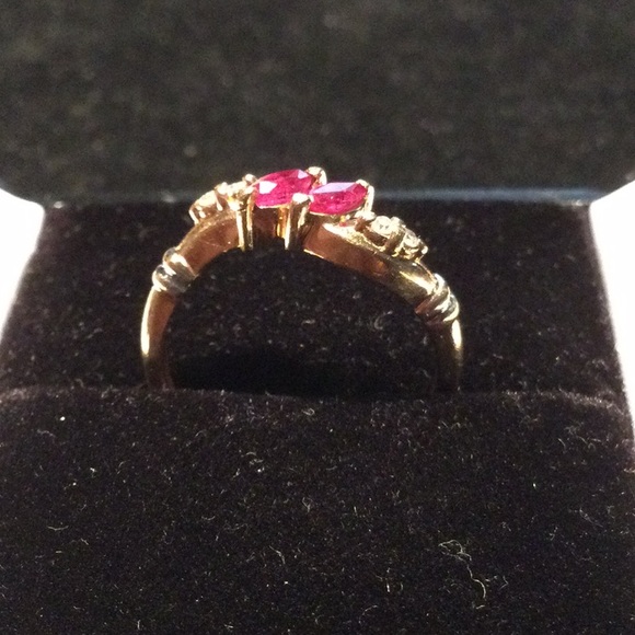 14 K GOLD RUBY AND DIAMOND RING - Picture 6 of 8